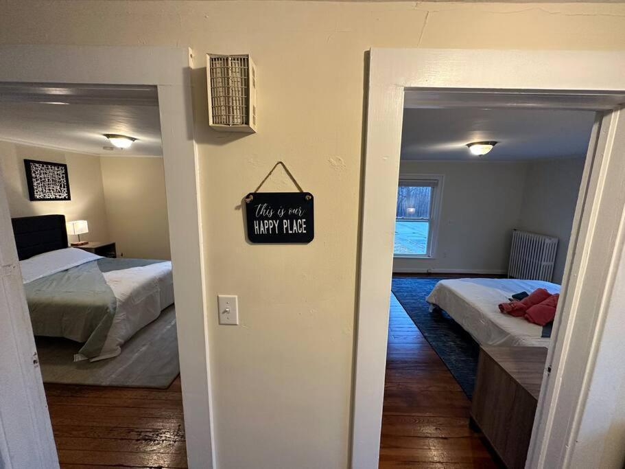 The Yellow Door 3-Bedroom Downtown Near Vt&Ru 래드포드 외부 사진